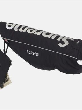 Supreme GORE-TEX Dog Jacket